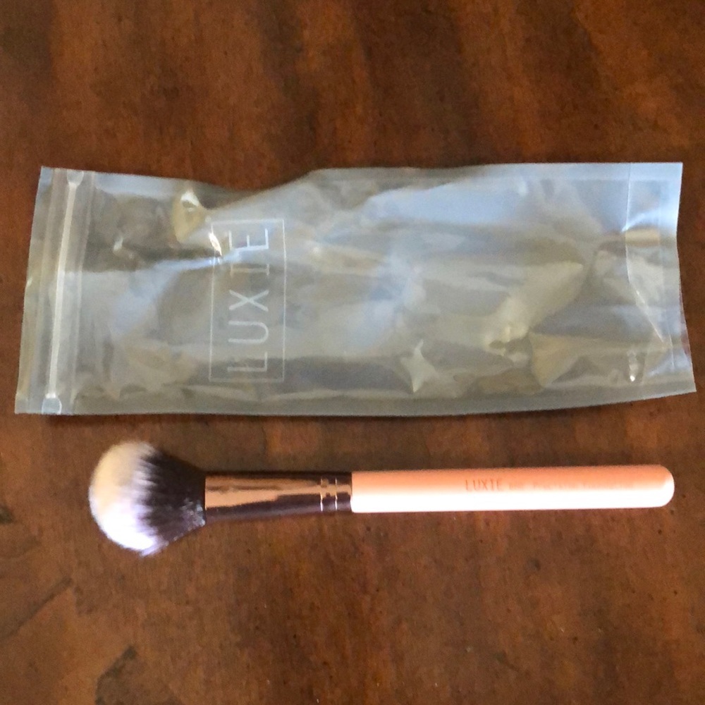 🆕 Luxie Precision Foundation Brush